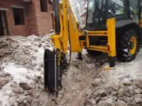 Аренда экскаватора-погрузчика с гидромолотом