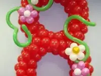 Праздничная Цифра 8 из воздушных шаров