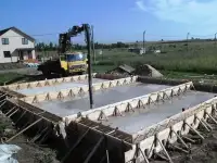 Построим фундамент под дом из пеноблока