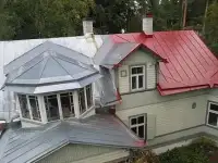 Покраска крыши дома краскопультом видео в Домодедово.