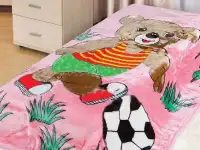 Теплый плед в детскую кроватку