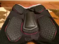 Продам шорты защитные DAINESE