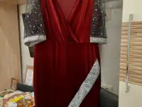 Продам праздничное новое платье