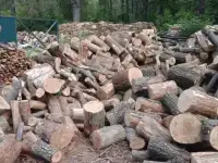 Дрова в сетках и кубами