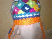 Очень яркие весенние шапочки для детей 