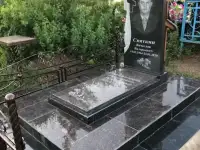 Памятники и мемориальные комплексы из гранита