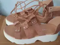 Новые босоножки фирмы GRUNBERG