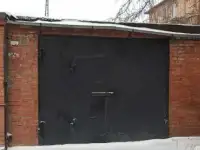Сдам в аренду гараж в центре на две машины с высокими воротами