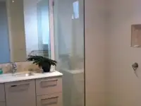 Стеклянные двери, душевые кабинки
