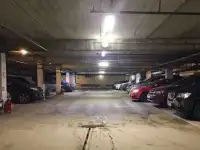 продам машиноместо, авиаторов 31