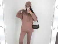 Женский спортивный костюм