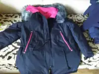 Продам зимнюю парку. Цена 2000т. Тёплая, мне её подошла по размеру размер 50-52