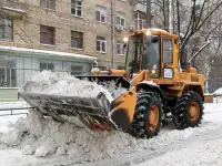 уборка снега погрузчиком. вывоз снега