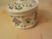 Конфетница фарфор. Авторская работа.
