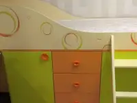 Детская кровать со столом и шкафом 