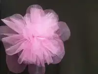 Цветок-брошь на платье