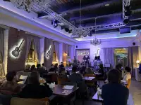 Шикарный ресторан с живой джаз-рок музыкой, фотография 9