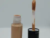 Увлажняющий жидкий корректор MAC, фотография 3