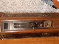 продам  серванты  из натурального дерева