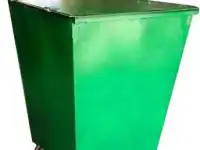 Бак для мусора с крышкой на колесах