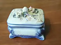 Продаю керамическую шкатулку.
