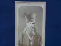 Портрет священника в рясе  с наперсным крестом для духовенства «В память Крымской войны 1853–1856 гг».