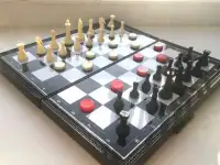 Шахматы, шашки магнитные.