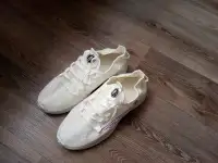 Кроссовки