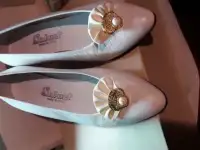 Новые белые туфли