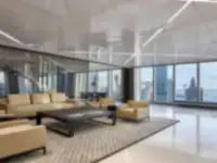 Глянцевые натяжные потолки