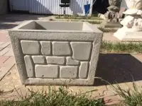 Вазон бетонный уличный 
