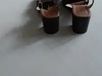Продам босоножки
