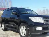 Продавец Toyota Land Cruiser
