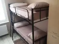 Кровати на металлокаркасе, двухъярусные, односпальные для хостелов, гостиниц, рабочих