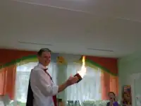 Фокусник иллюзионист с живым кроликом в г. Барнауле.