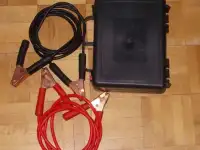 Провода для прикуривания в футляре.