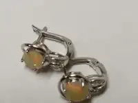 Серебряные серьги с огненным опалом
