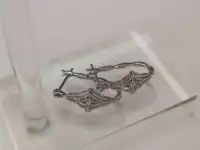 Серебряные серьги в форме кружевного узла