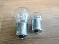 Лампы автомобильные 12V 21W и 10W с одним контактом.