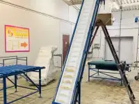 Конвейер для транспортировки маслянистых грузов (семечек, орехов) в соседнее оборудование