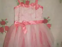 Праздничное платье, в отличном состоянии,  для для девочки 4-6 лет