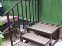 Крыльцо на металлокаркасе с ДПК