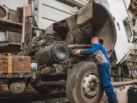 Слесарь по ремонту грузовых машин и полуприцепов Скания и Ивеко.