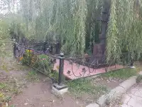 Ограды на кладбище. Кованые кресты, столики, лавочки., фотография 7