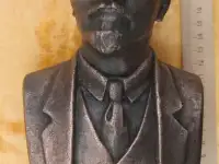бронзовый бюст Ленина