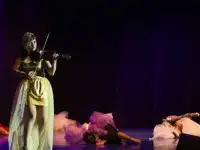 Артисты. Живая музыка, скрипачка Stacie.