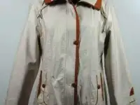 Продаётся куртка демисезонная женская (на флисе).