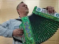 Михаил Кулаков - диджей; баянист; гармонист.