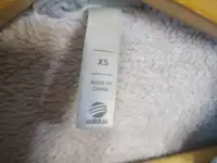 Для спорта бега Куртка серая тканевая капюшон  Adidas    xs   мягкий  приятный утеплитель, фотография 5