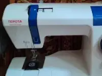 продаю швейную машину